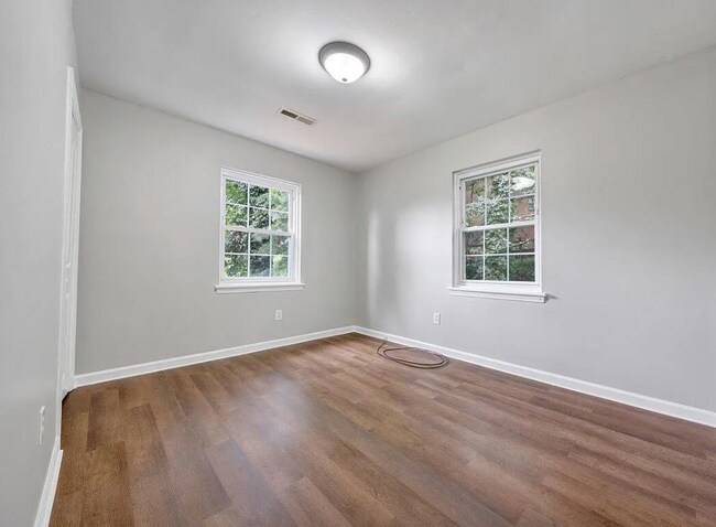 Building Photo - 1702 Elbert Dr