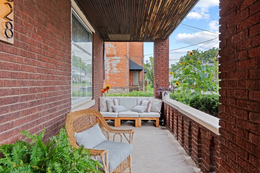 Building Photo - 1628 De Sales Ln