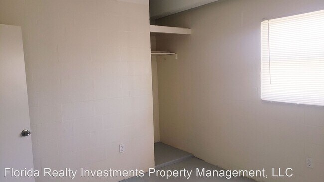 Building Photo - 827 E University Blvd