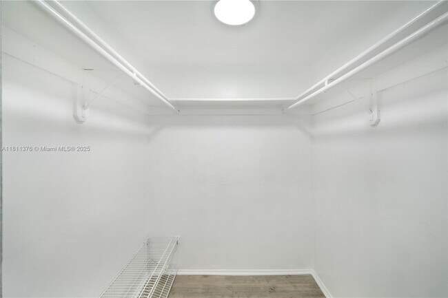 Building Photo - 13707 Kendale Lakes Cir
