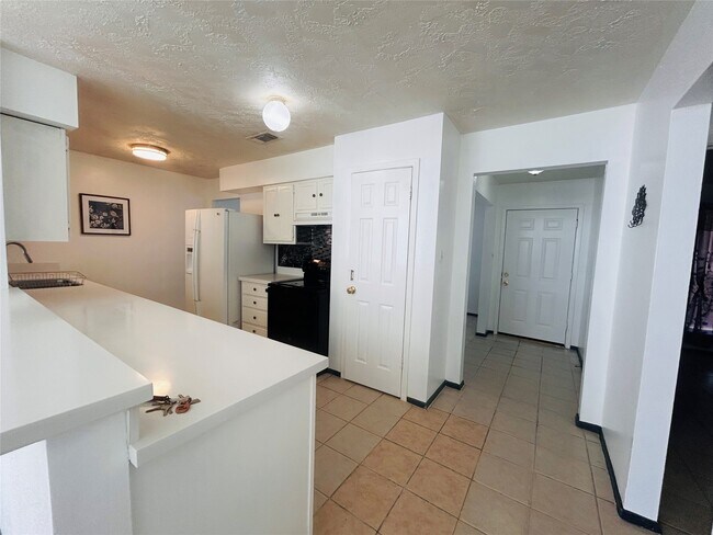 Building Photo - 10502 Long River Dr