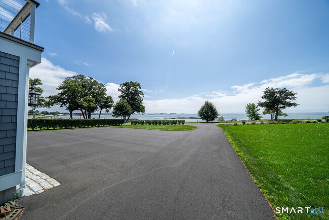 Building Photo - 133 Linden Ave