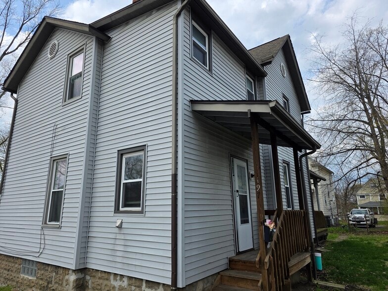 Building Photo - 497 Sumner St