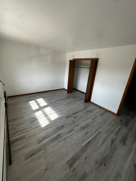 Building Photo - 4433 Prairie Ave