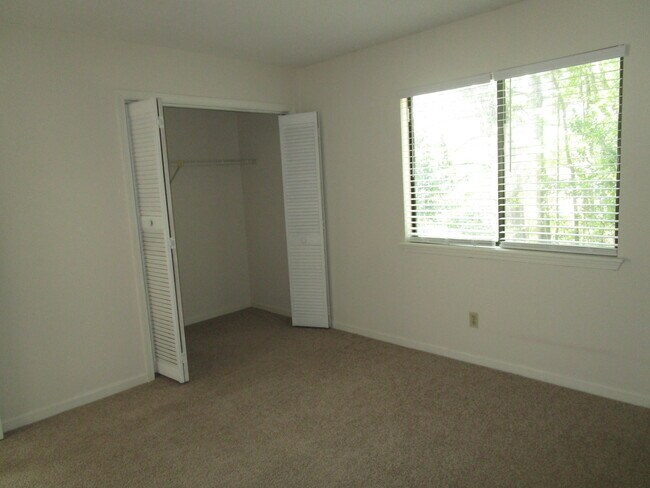 Building Photo - 690 Archdale Dr