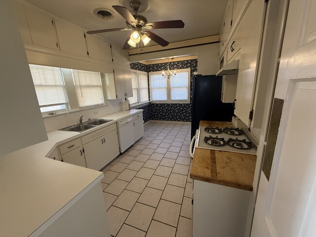 Building Photo - 1316 S Johnston Ave