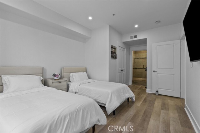 Building Photo - 24507 Town Center Dr