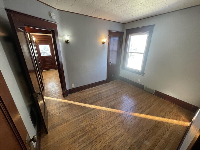 Building Photo - 418 Colvin Ave