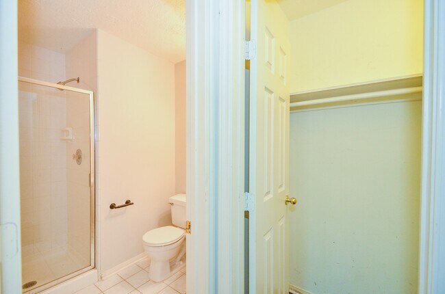 Building Photo - 2218 Millerton Ln