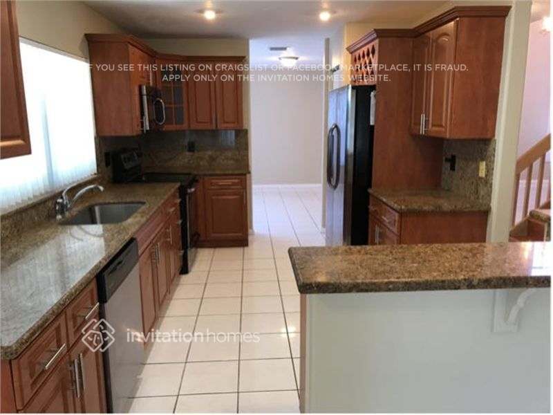 Building Photo - 611 SW 178th Way