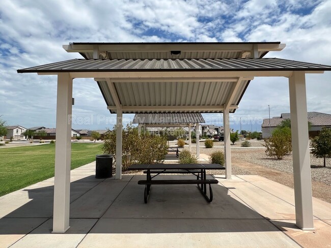 Building Photo - 6450 W Magdalena Ln