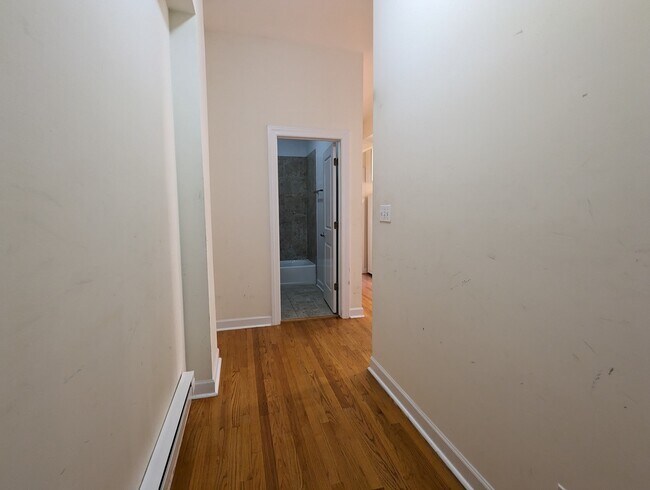 Building Photo - 4715 N Sheridan Rd