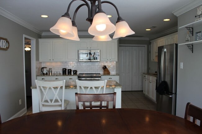 Building Photo - Amazing 3 bd/2.5bth in Farragut!!