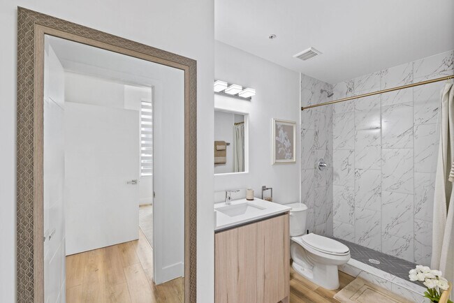 Building Photo - 1542