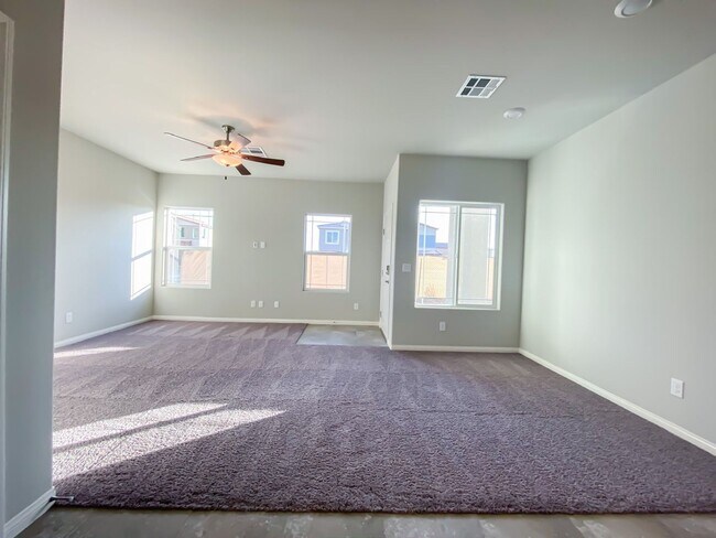 Building Photo - GATED 3 BED 2 BATH 2 CAR GARAGE SINGLE FAM...