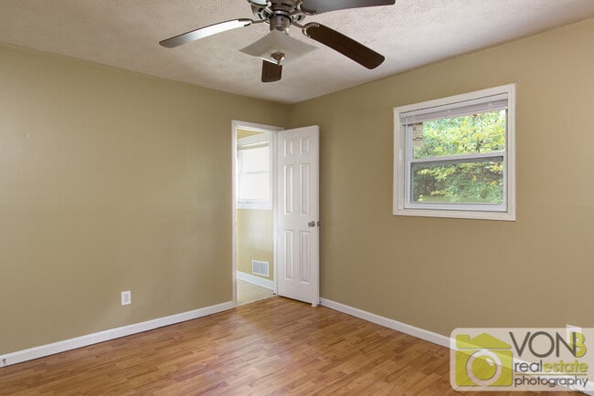 Building Photo - 4156 Clearview Dr