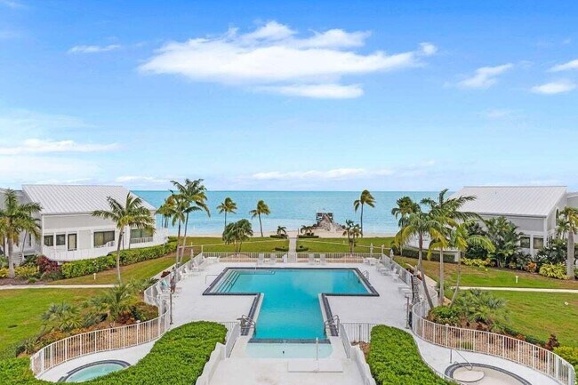 Building Photo - 799 W Ocean Dr