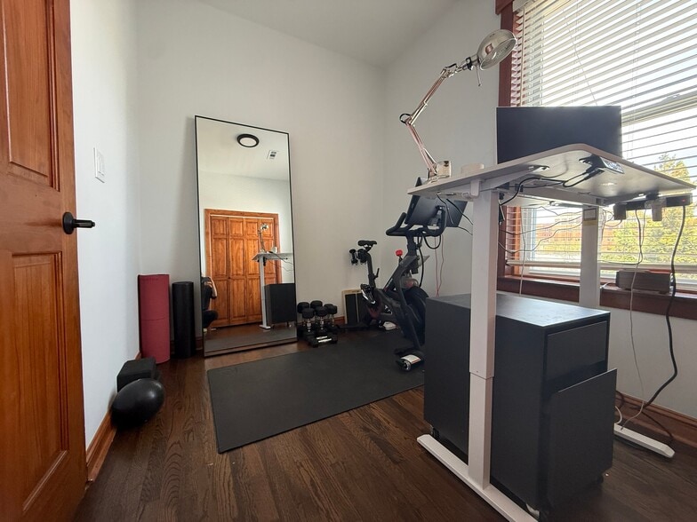 Building Photo - 2842 W Augusta Blvd