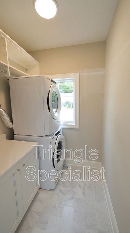 Building Photo - 2018 Smallwood Dr