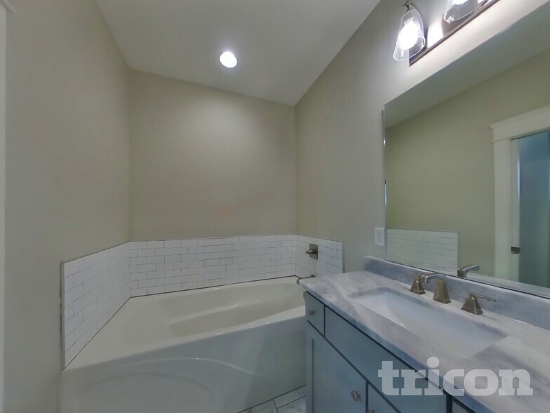 Building Photo - 6813 Charlotte Pike