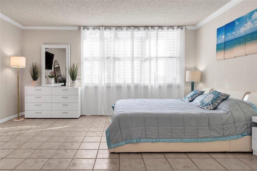 Building Photo - 2501 S Ocean Dr