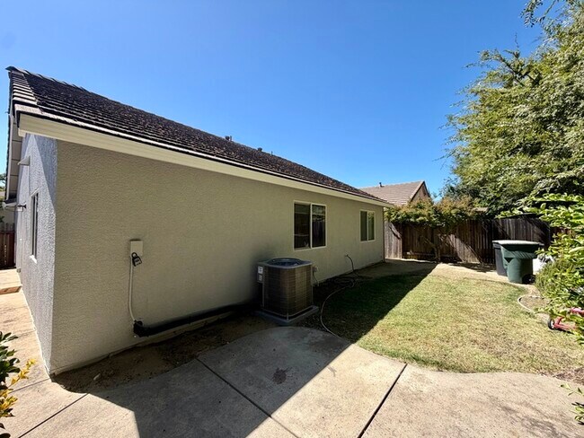 Building Photo - Bright and inviting 3-bedroom, 2-bathroom home!