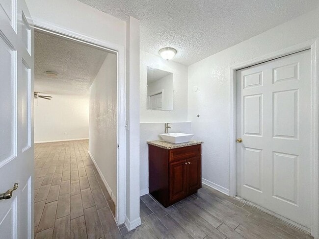 Building Photo - 7410 Dundee Ct