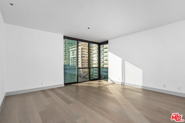 Building Photo - 10660 Wilshire Blvd