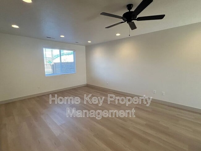 Building Photo - 960 Heritage Dr