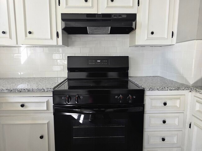 Building Photo - 216 Windhill Dr