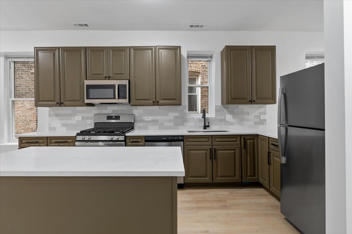 Building Photo - 2649 W Thomas St