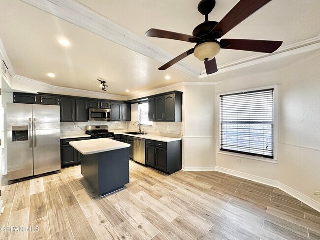 Building Photo - 12277 Red Sun Dr