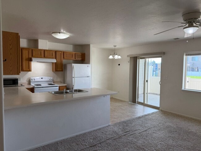 Building Photo - 2484 1/2 Brokwillow Loop