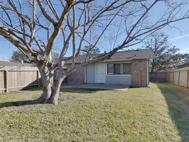 Building Photo - 6127 Larchbrook Dr