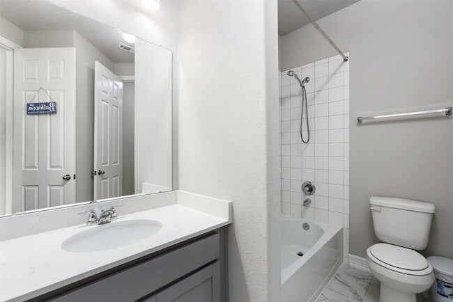 Building Photo - 2116 Sweet Bay Dr