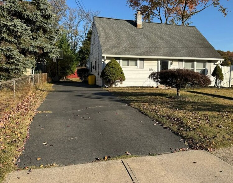 Building Photo - 330 Eaton Ave
