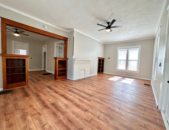 Building Photo - Charming 2 Bed / 1 Bath Home with Garage &...