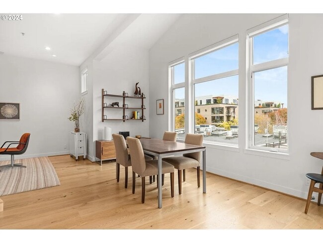 Building Photo - 618 NW 12th Ave