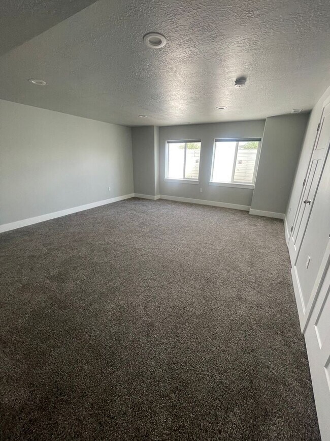 Building Photo - Amazing townhome for rent in Lehi!