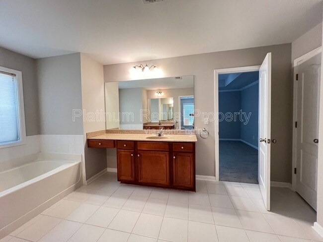 Building Photo - 3080 Whitfield Ave