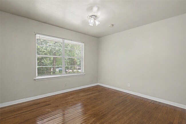 Building Photo - 802 Cline St