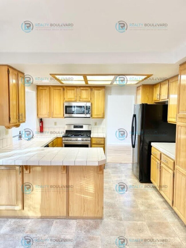 Building Photo - Well-Appointed 4BR Home with Open Floorplan & Expansive Yard