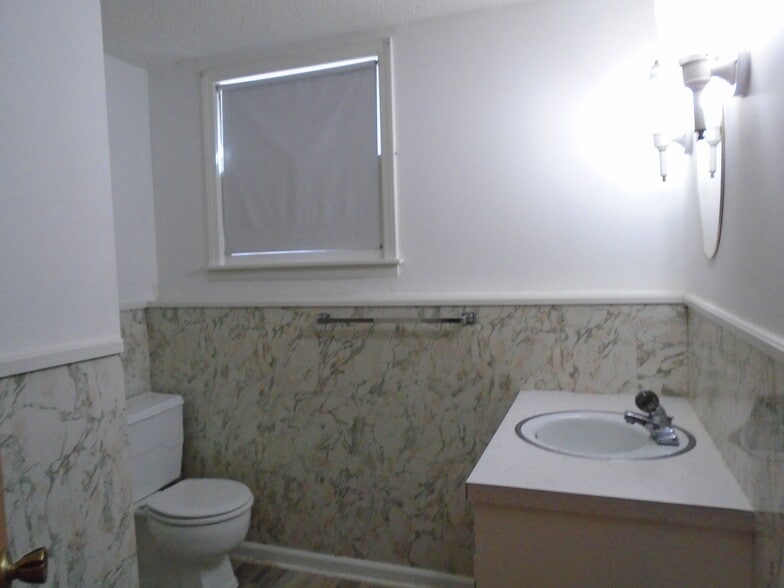 Building Photo - 1201 Midyett Rd