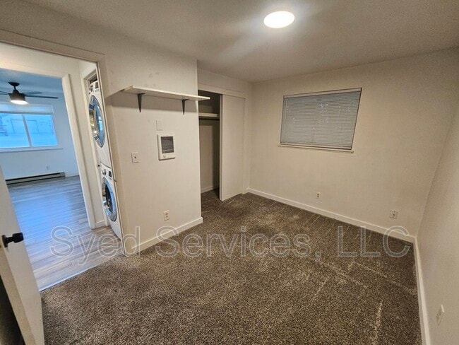 Building Photo - 624 E Hawaii Ave