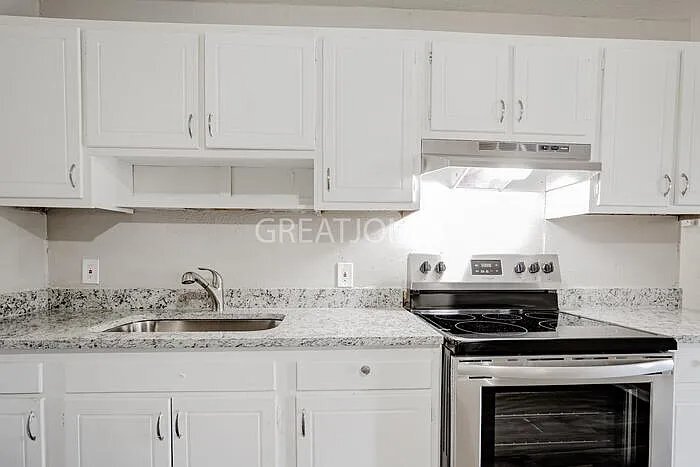 Building Photo - 6 Hitching Post Ct