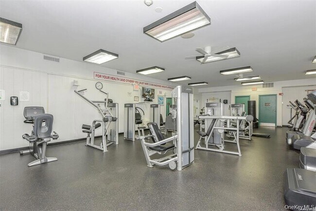 Building Photo - 855 Skyline Dr