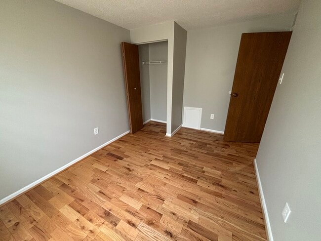 Building Photo - 3 bedrooms 3 bathrooms