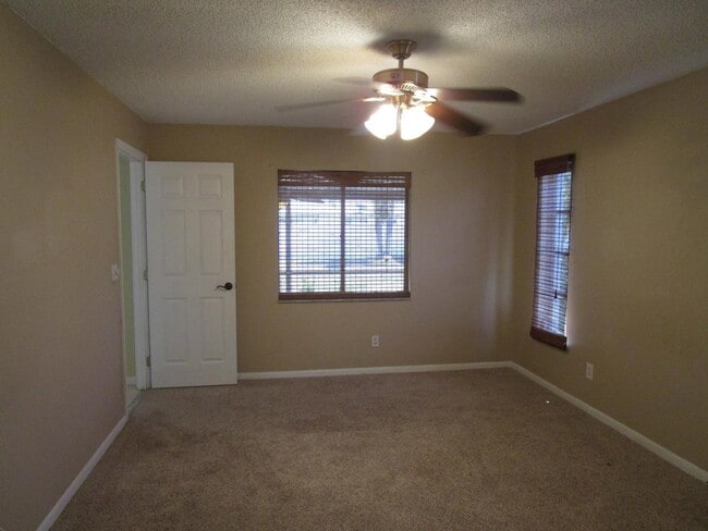 Building Photo - 1814 SE 4th St