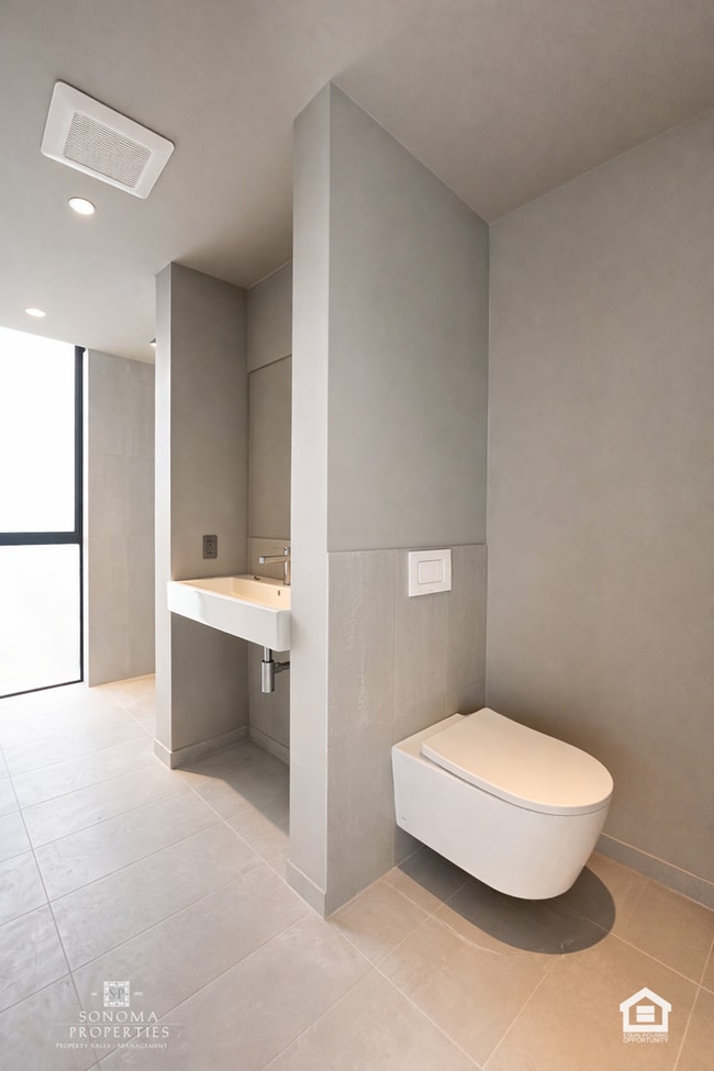 Building Photo - 1211-1213 Broadway