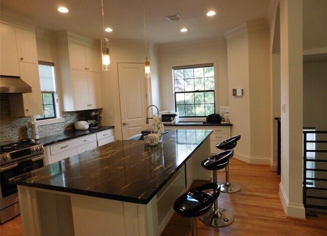 Building Photo - 4506 Austin St